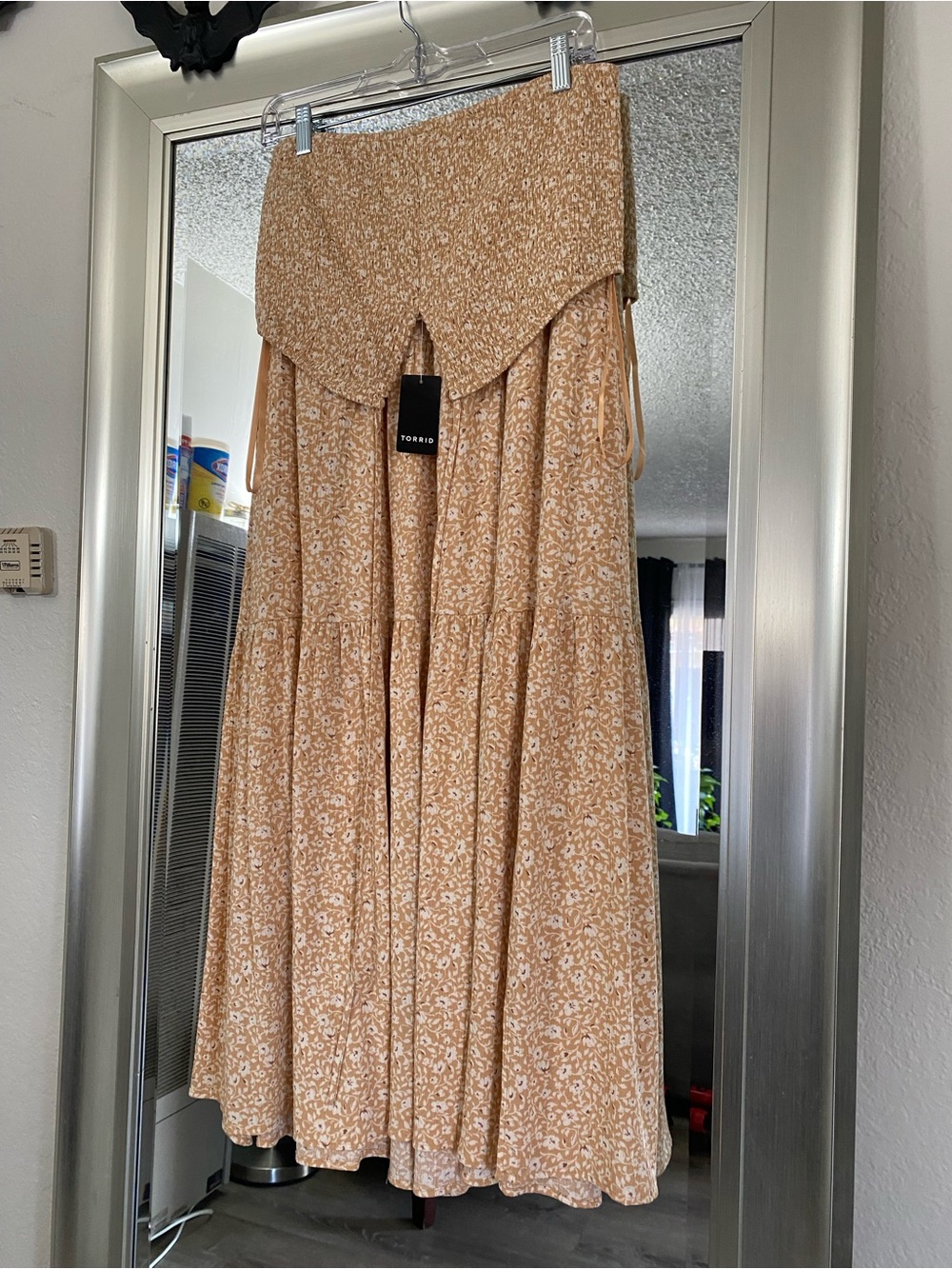 TORRID Cream Smocked Maxi Skirt Set NWT Size 0 - Picture 3 of 5
